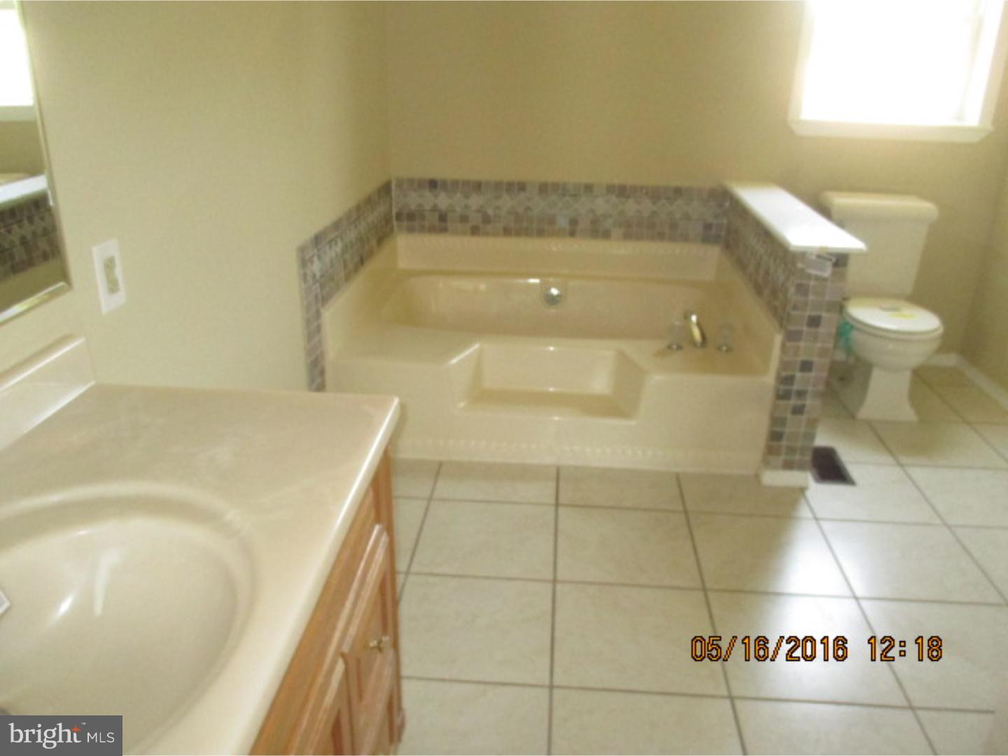 72 South Bridgeport Road Bridgeport, NJ 08014 - Photo 4 of 11