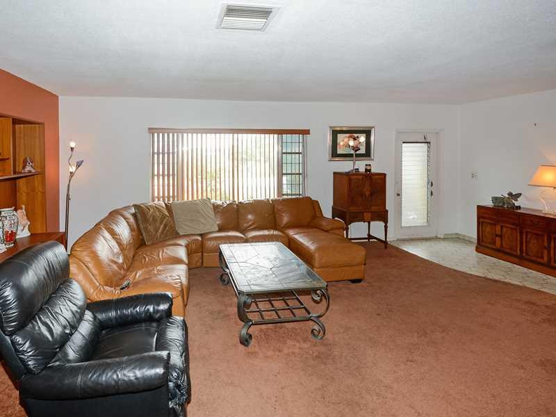 6901 Northwest 95th Terrace Tamarac, FL 33321 - Photo 12 of 27 Family/Great Room.