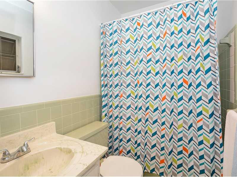 6901 Northwest 95th Terrace Tamarac, FL 33321 - Photo 19 of 27 Bathroom.