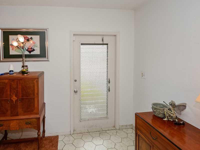 6901 Northwest 95th Terrace Tamarac, FL 33321 - Photo 3 of 27 Interior Space/Layout.