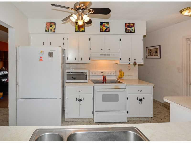 6901 Northwest 95th Terrace Tamarac, FL 33321 - Photo 4 of 27 Kitchen.