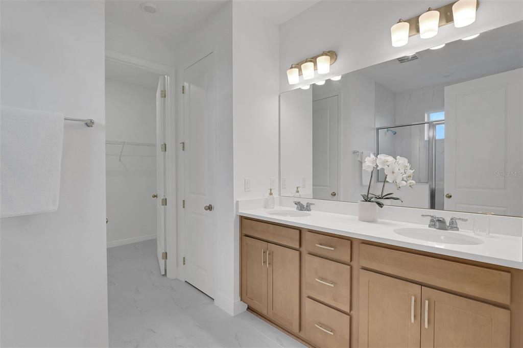 1018 Fiesta Key Circle Lady Lake, FL 32159 - Photo 11 of 56