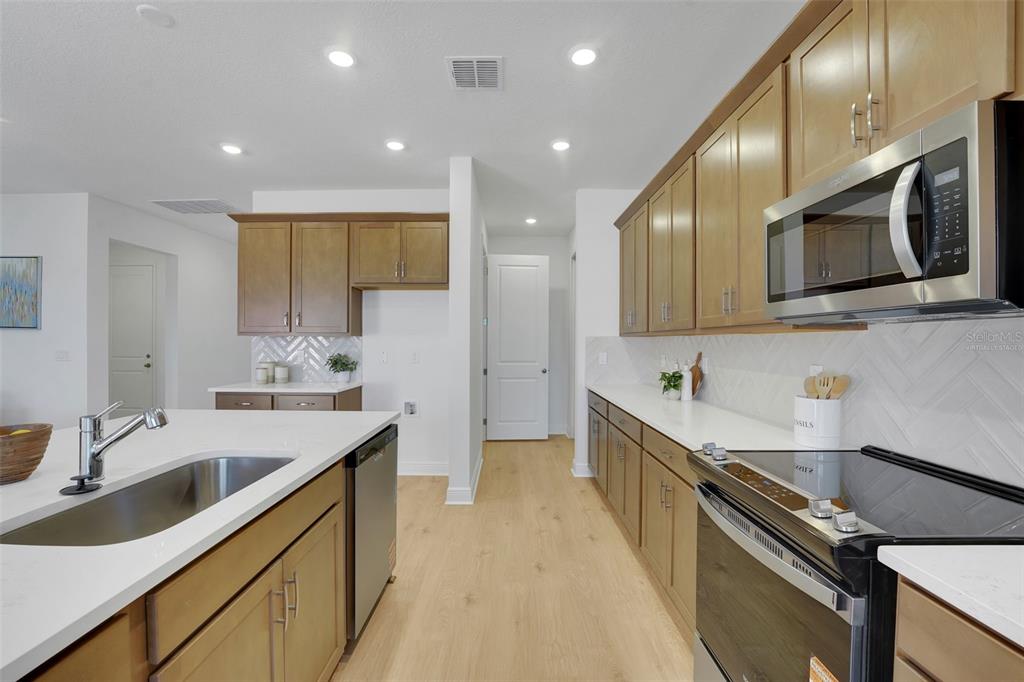 1018 Fiesta Key Circle Lady Lake, FL 32159 - Photo 21 of 56