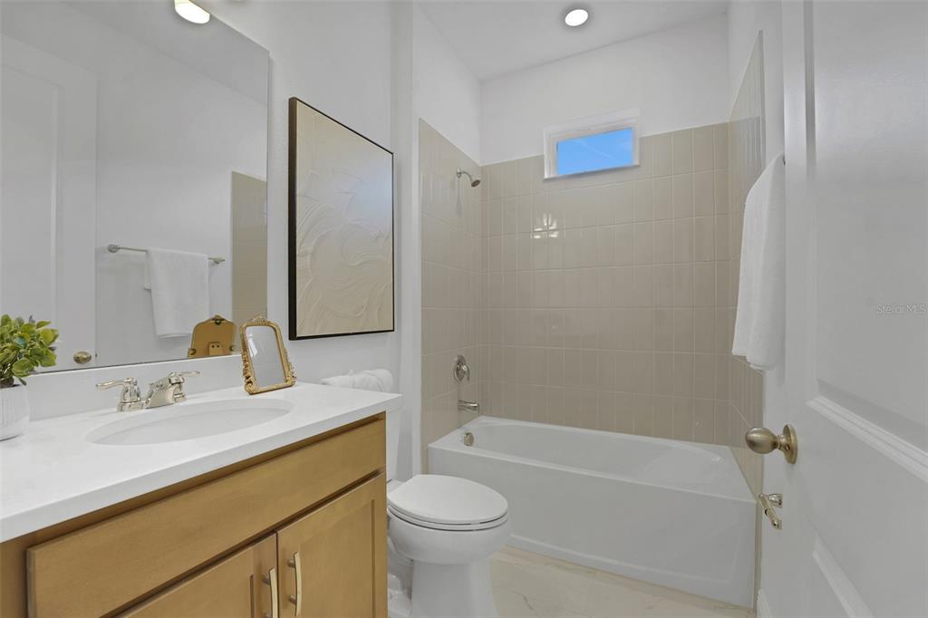 1018 Fiesta Key Circle Lady Lake, FL 32159 - Photo 33 of 56