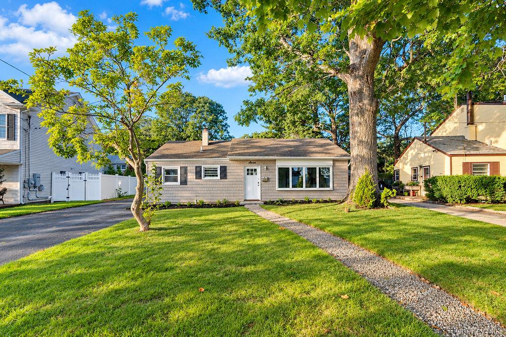 7 Surrey Road Massapequa, NY 11758 - Photo 12 of 15 Gallery Image 12