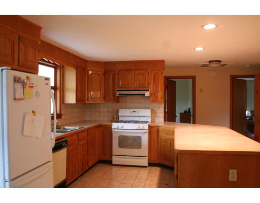 244 West Farms Road Northampton, MA 01062 - Photo 3 of 12 Gallery Image 3