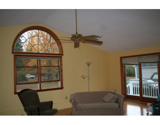 244 West Farms Road Northampton, MA 01062 - Photo 5 of 12 Gallery Image 5