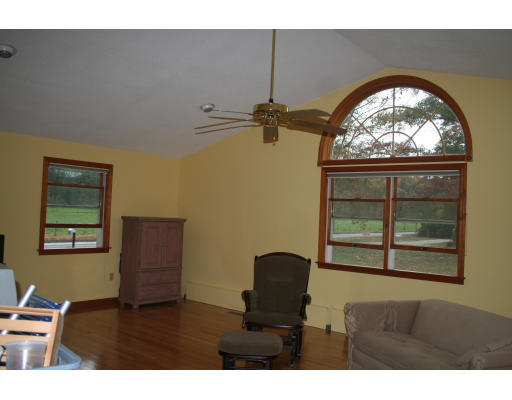 244 West Farms Road Northampton, MA 01062 - Photo 6 of 12 Gallery Image 6