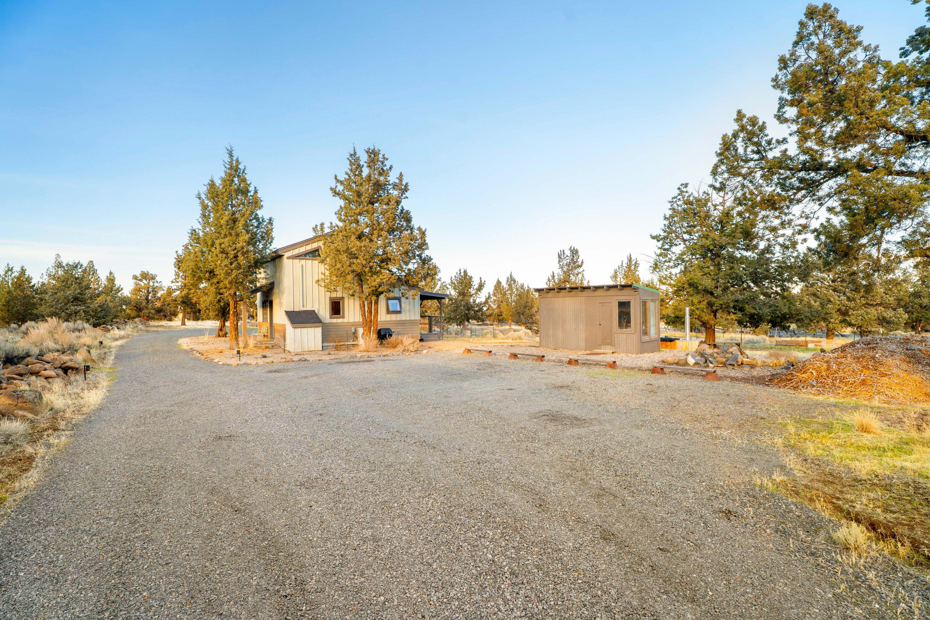 21150 Southwest Gift Road Bend, OR 97703 - Photo 31 of 47 Exterior