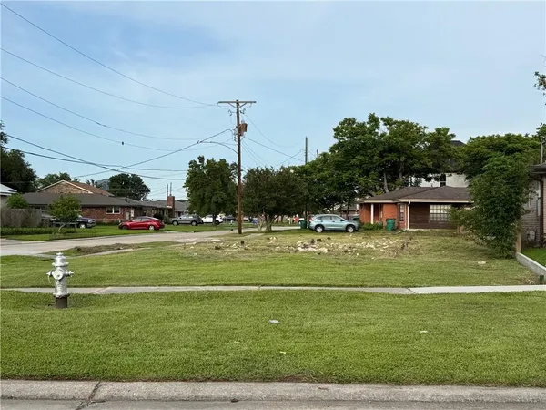 $233,500 | 3821 Lake Villa Drive, Metairie, LA 70002