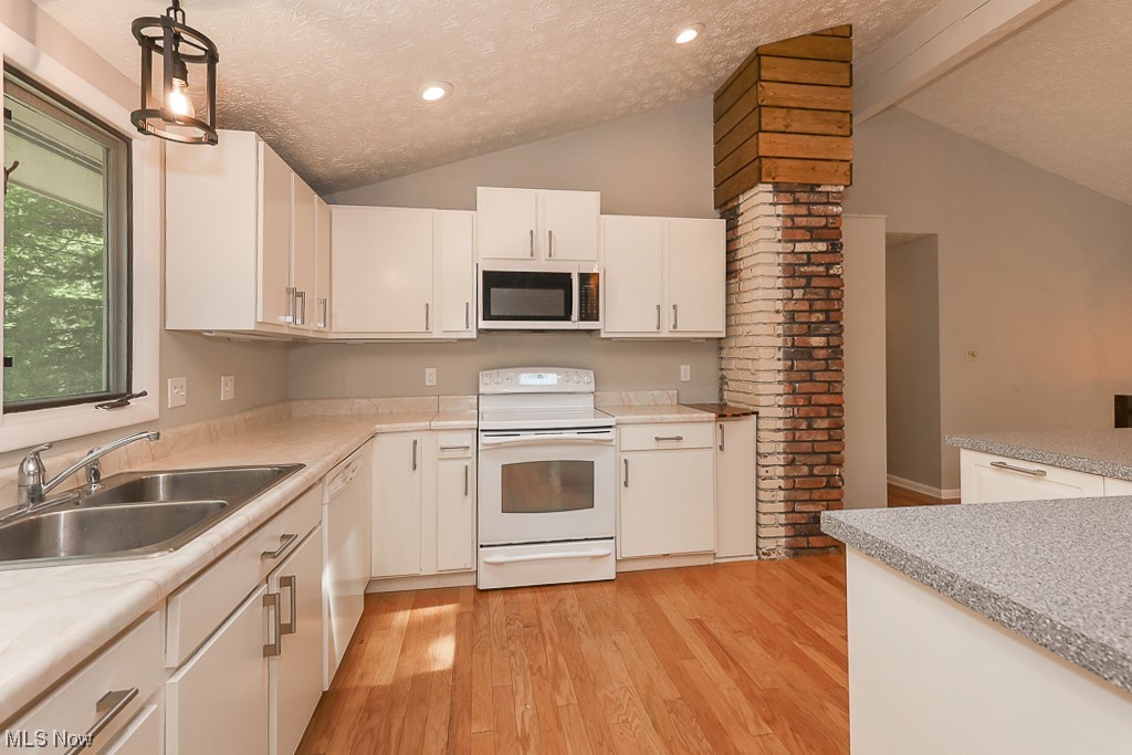2268 Stillman Road Cleveland, OH 44118 - Photo 9 of 35