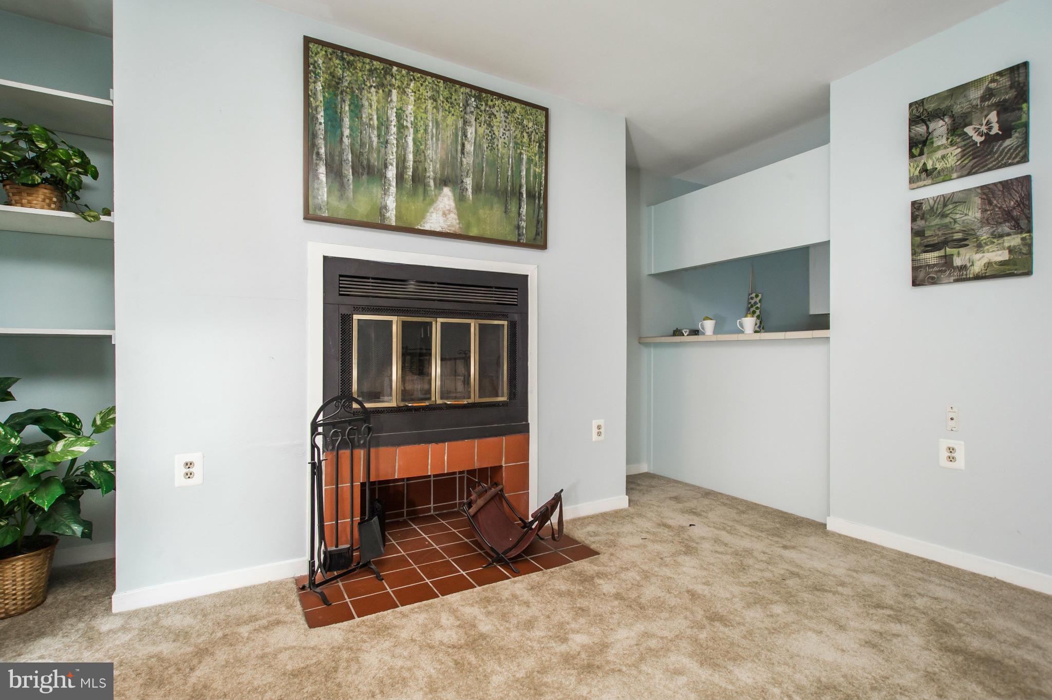 534 South Charles Street, Unit R81 Baltimore, MD 21202 - Photo 4 of 30 Living Room
