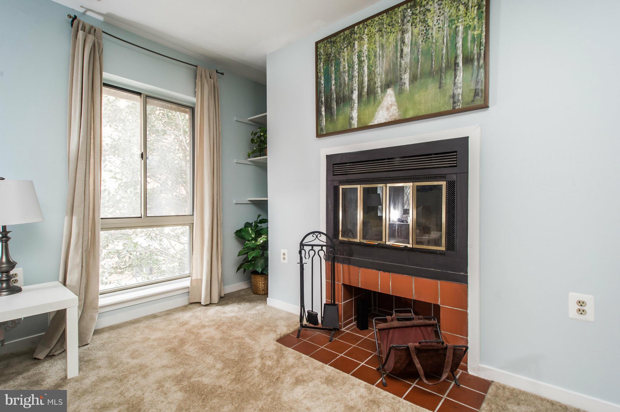 534 South Charles Street, Unit R81 Baltimore, MD 21202 - Photo 6 of 30 Living Room