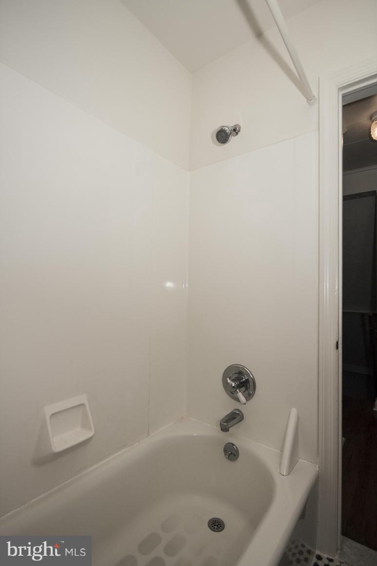 303 3rd Street Baltimore, MD 21206 - Photo 21 of 25 Bath
