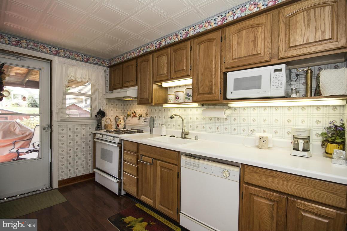 303 3rd Street Baltimore, MD 21206 - Photo 4 of 25 Kitchen