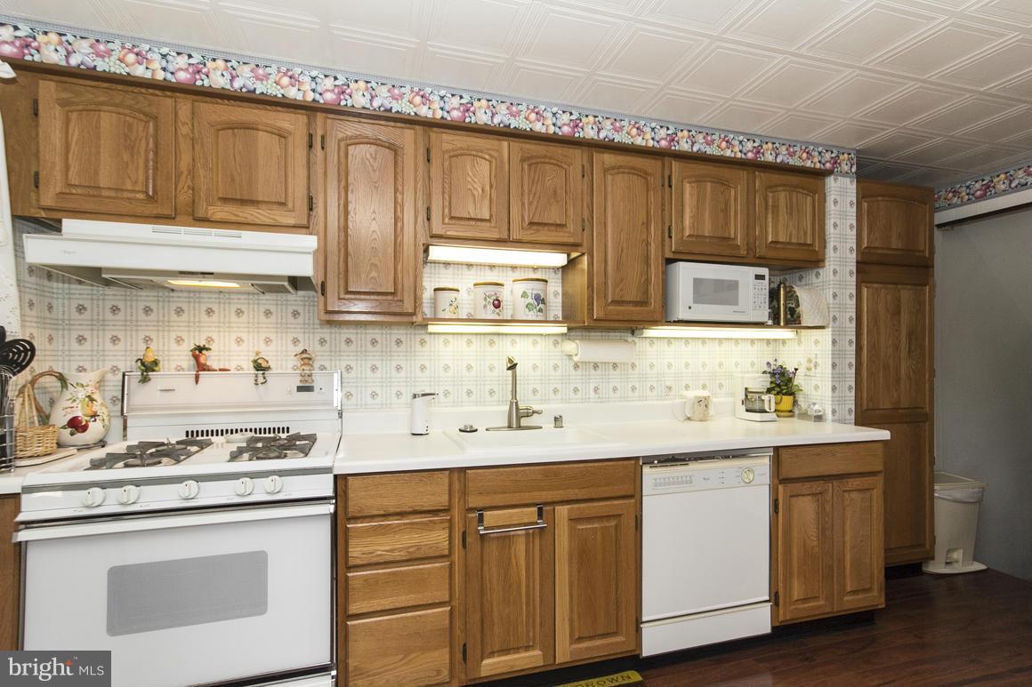 303 3rd Street Baltimore, MD 21206 - Photo 5 of 25 Kitchen