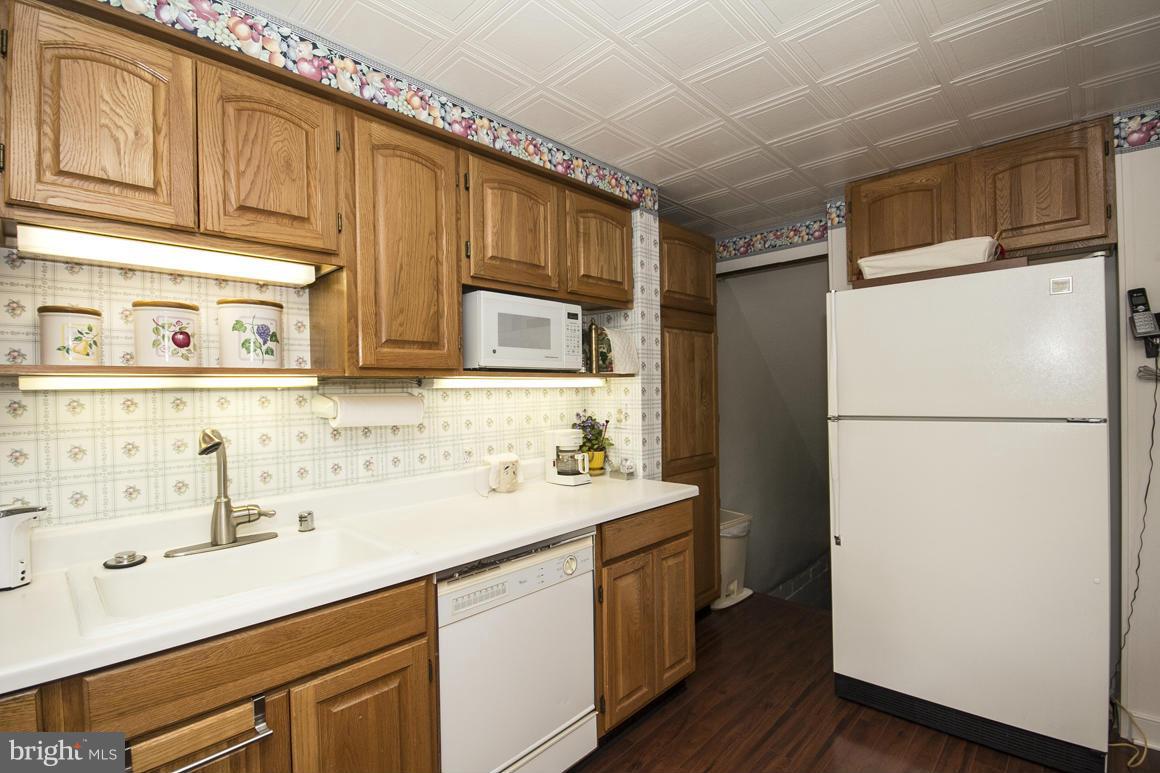 303 3rd Street Baltimore, MD 21206 - Photo 6 of 25 Kitchen