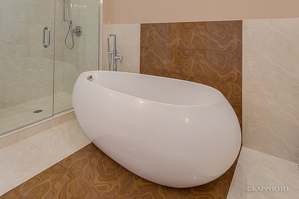 2835 West Division Street, Unit 2E Chicago, IL 60622 - Photo 26 of 33 a view of a bath tub sitting in a bathroom