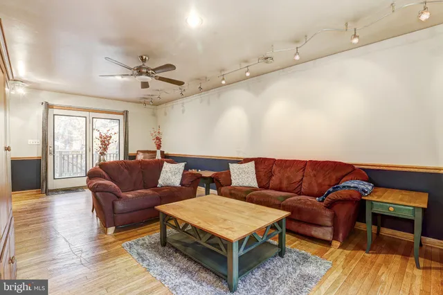 $2,990 | 119 Bosley Avenue, Cockeysville, MD 21030