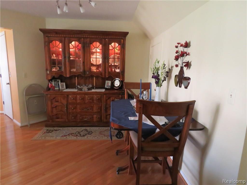 760 South Milford Road Milford, MI 48381 - Photo 3 of 13 Dining Area