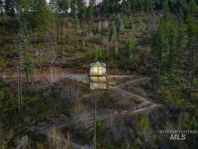 $1,200,000 | 7809 East Bridger Trail, Harrison, ID 83833