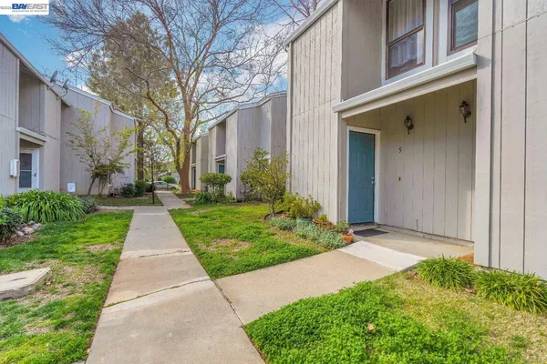 $480,000 | 2300 Sycamore Lane, Unit 5, Davis, CA 95616
