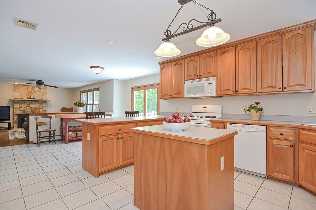 4 Bubbling Brook Road Franklin, MA 02038 - Photo 16 of 38 Gallery Image 16