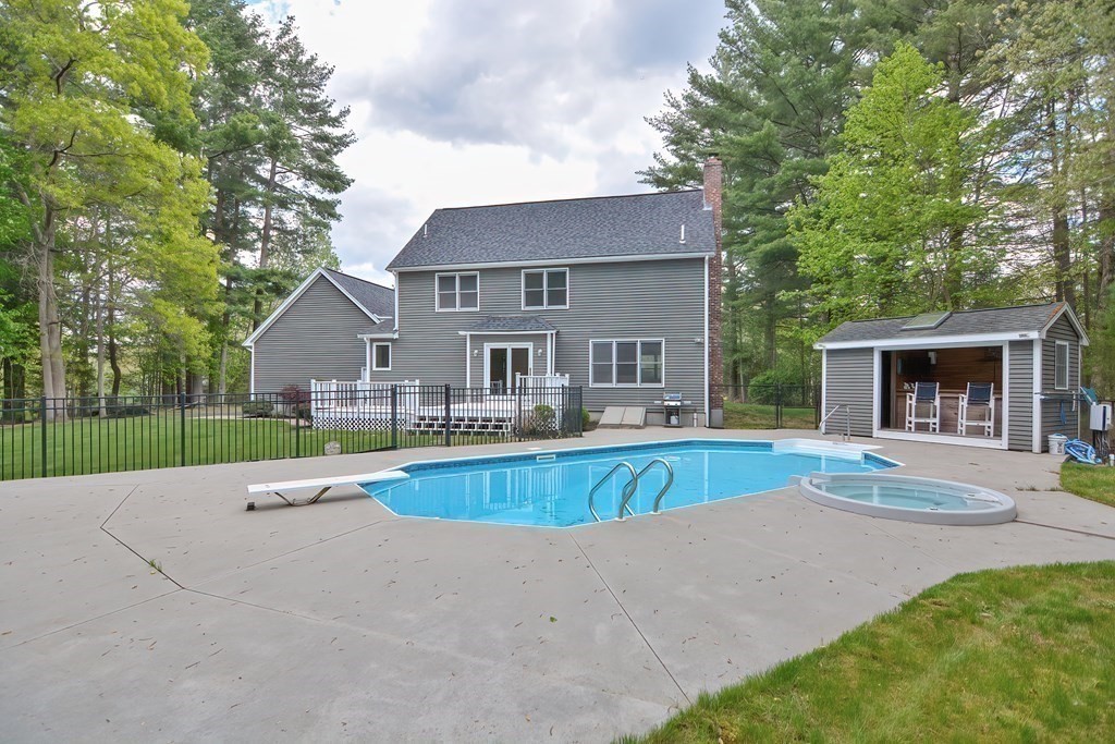 4 Bubbling Brook Road Franklin, MA 02038 - Photo 2 of 38 Gallery Image 2