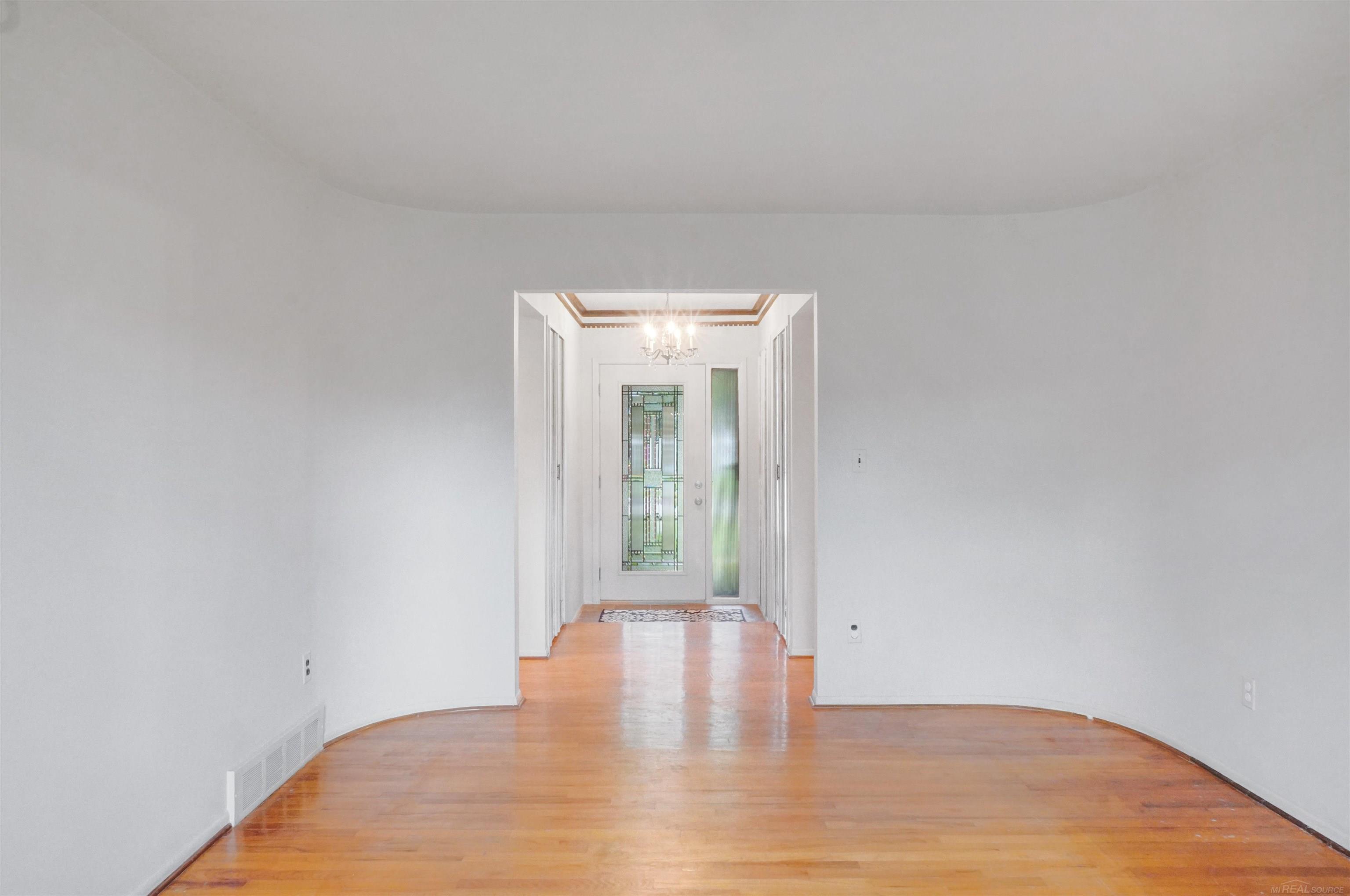 33726 Dyar Court Sterling Heights, MI 48310 - Photo 4 of 45 50212311-576f395c-345b-4641-8fe8-a5c2f193eb0a.JPG