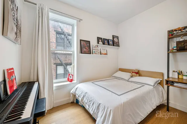 a view of a livingroom with furniture and closet