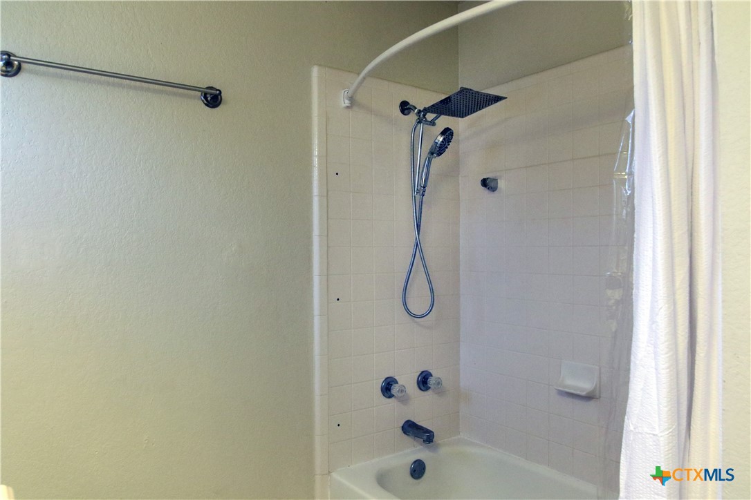 2406 Boyd Avenue Killeen, TX 76543 - Photo 18 of 22 a bathroom with a bath tub with a shower