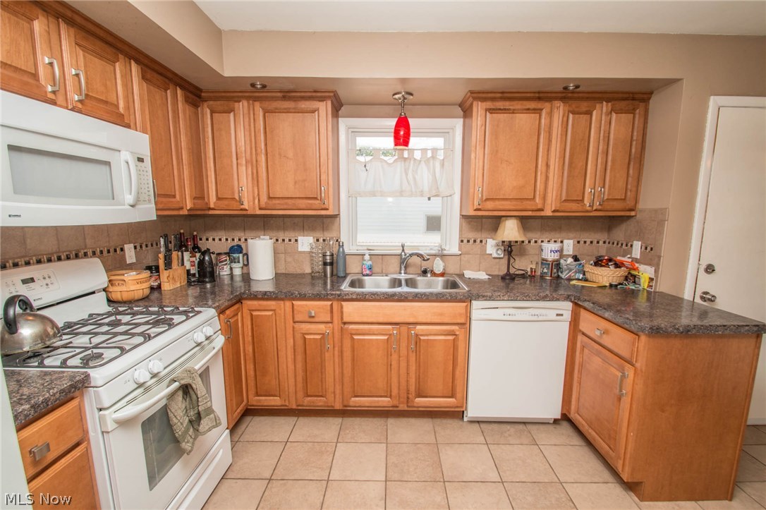 1159 Haverston Road Cleveland, OH 44124 - Photo 11 of 28