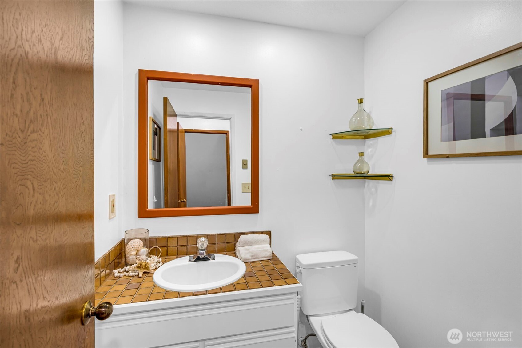 816 North 175th Street, Unit 2 Shoreline, WA 98133 - Photo 15 of 40 a bathroom with a toilet sink and mirror