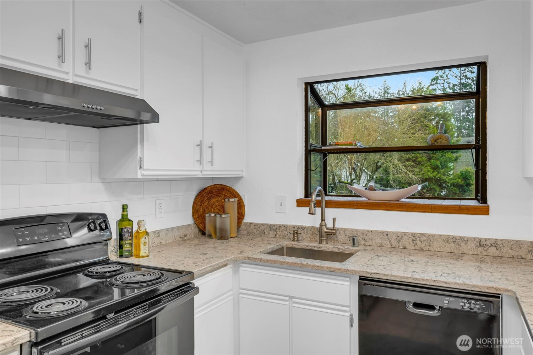 816 North 175th Street, Unit 2 Shoreline, WA 98133 - Photo 17 of 40