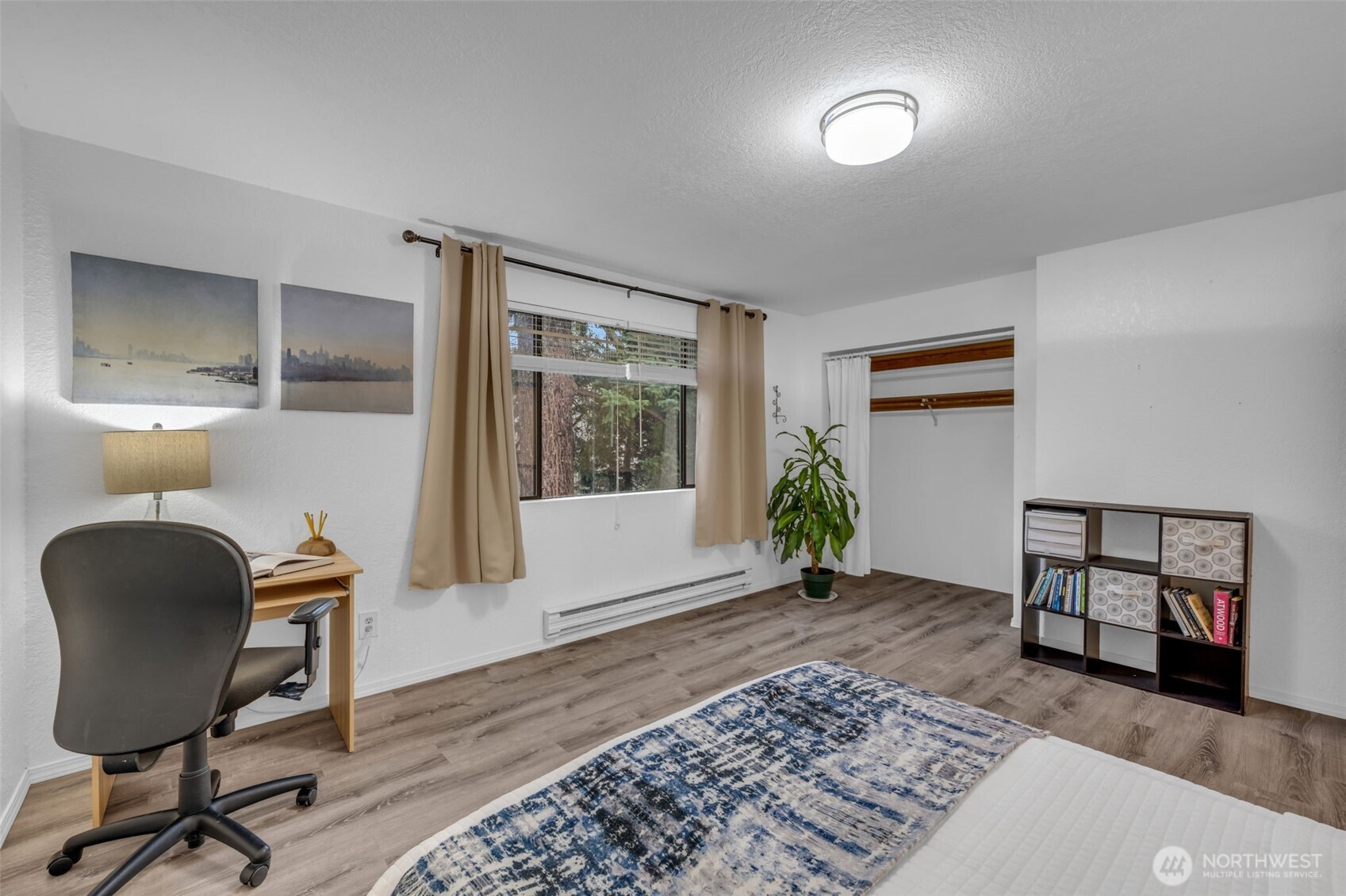 816 North 175th Street, Unit 2 Shoreline, WA 98133 - Photo 29 of 40 a living room with furniture and a window
