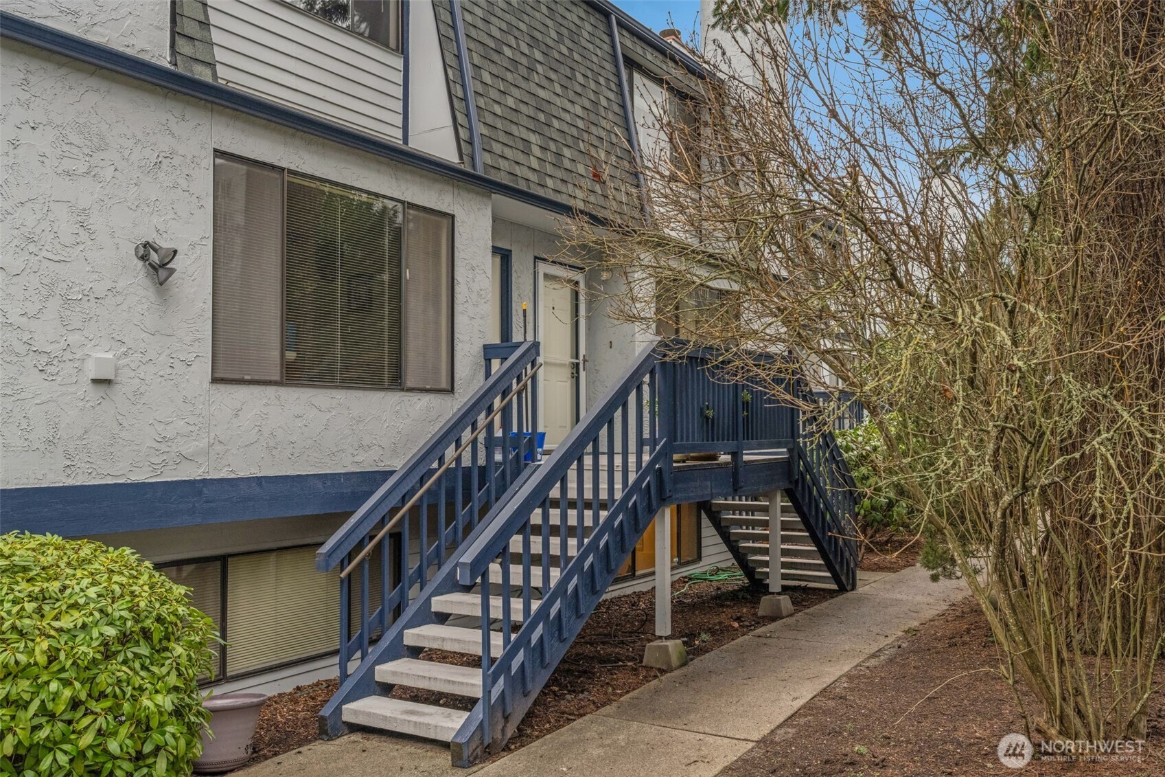 816 North 175th Street, Unit 2 Shoreline, WA 98133 - Photo 3 of 40 a view of outdoor space and deck