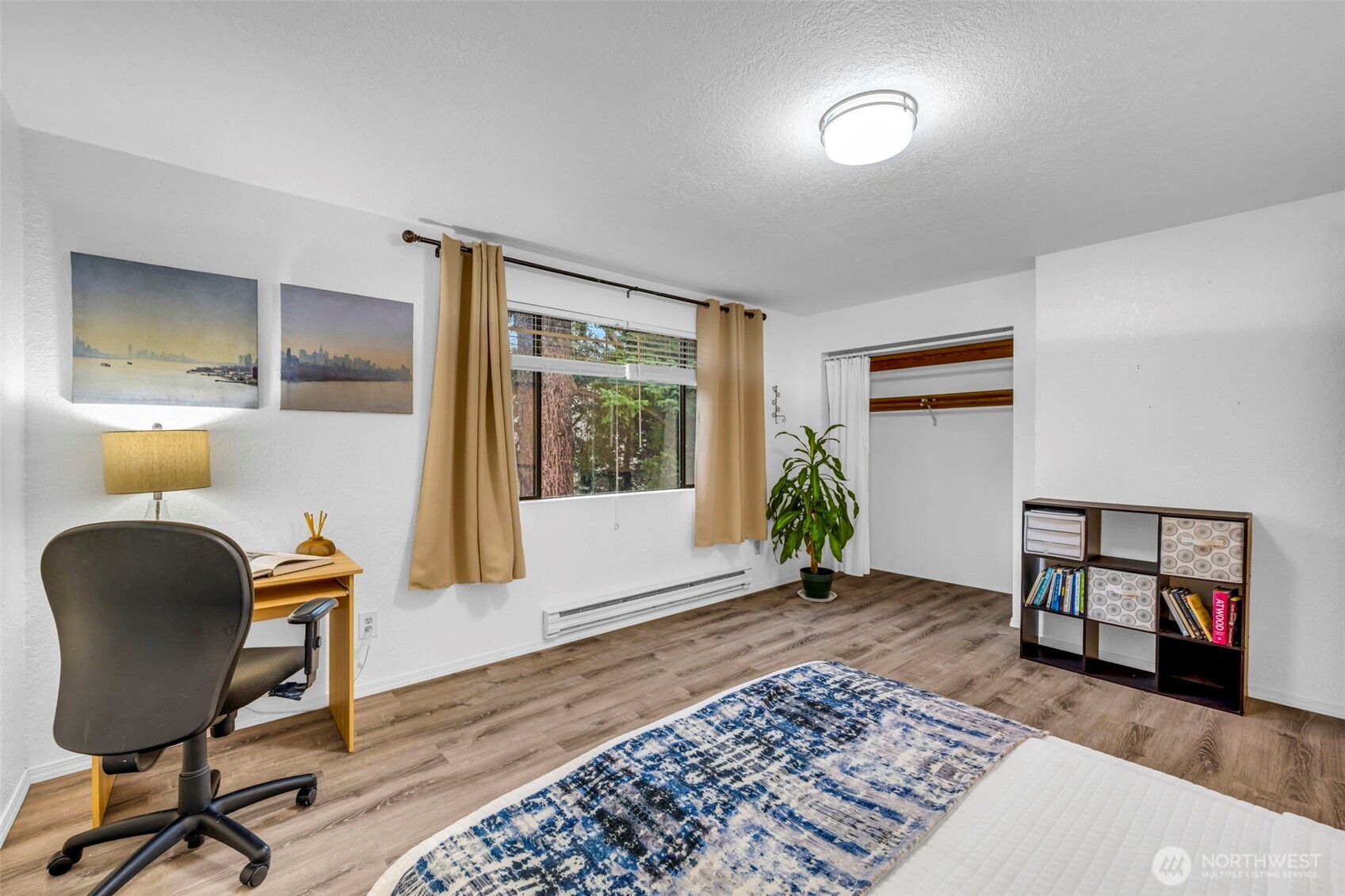 816 North 175th Street, Unit 2 Shoreline, WA 98133 - Photo 34 of 40 a living room with furniture and a window