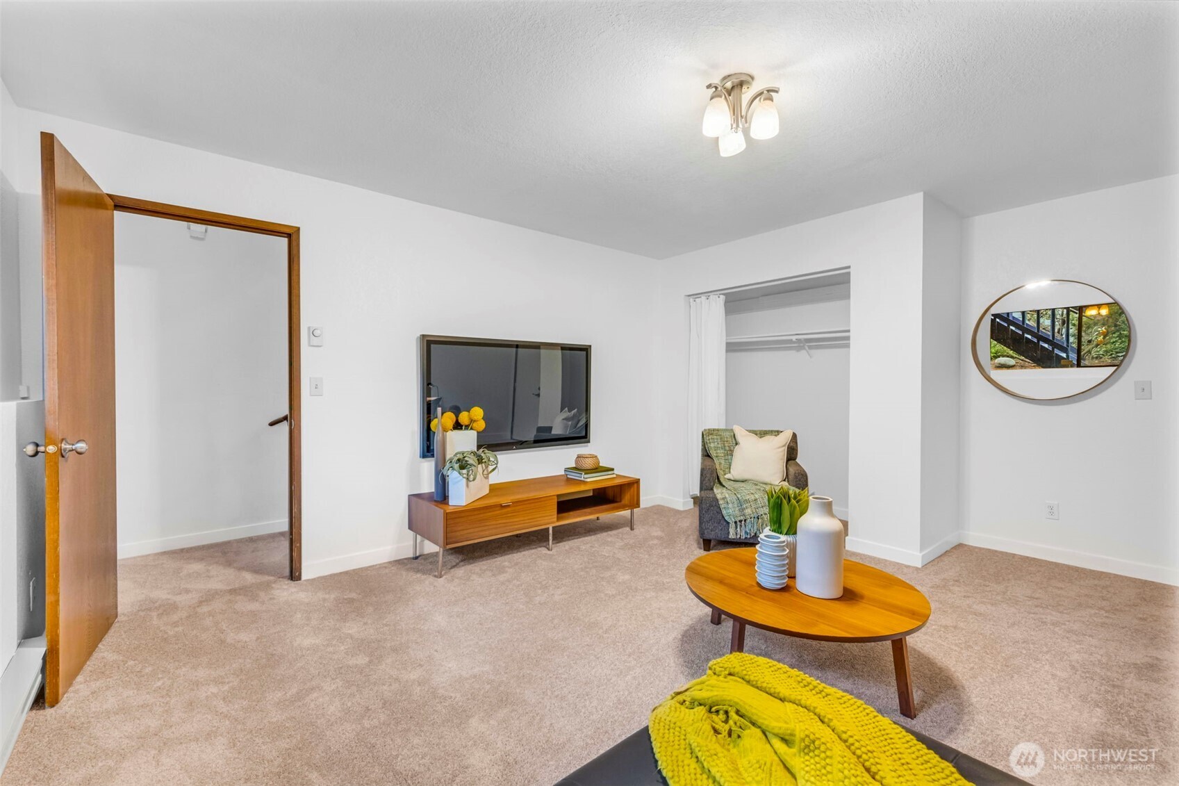 816 North 175th Street, Unit 2 Shoreline, WA 98133 - Photo 37 of 40 a living room with furniture and a lamp