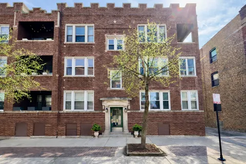 $425,000 | 1351 West Sunnyside Avenue, Unit 2, Chicago, IL 60640