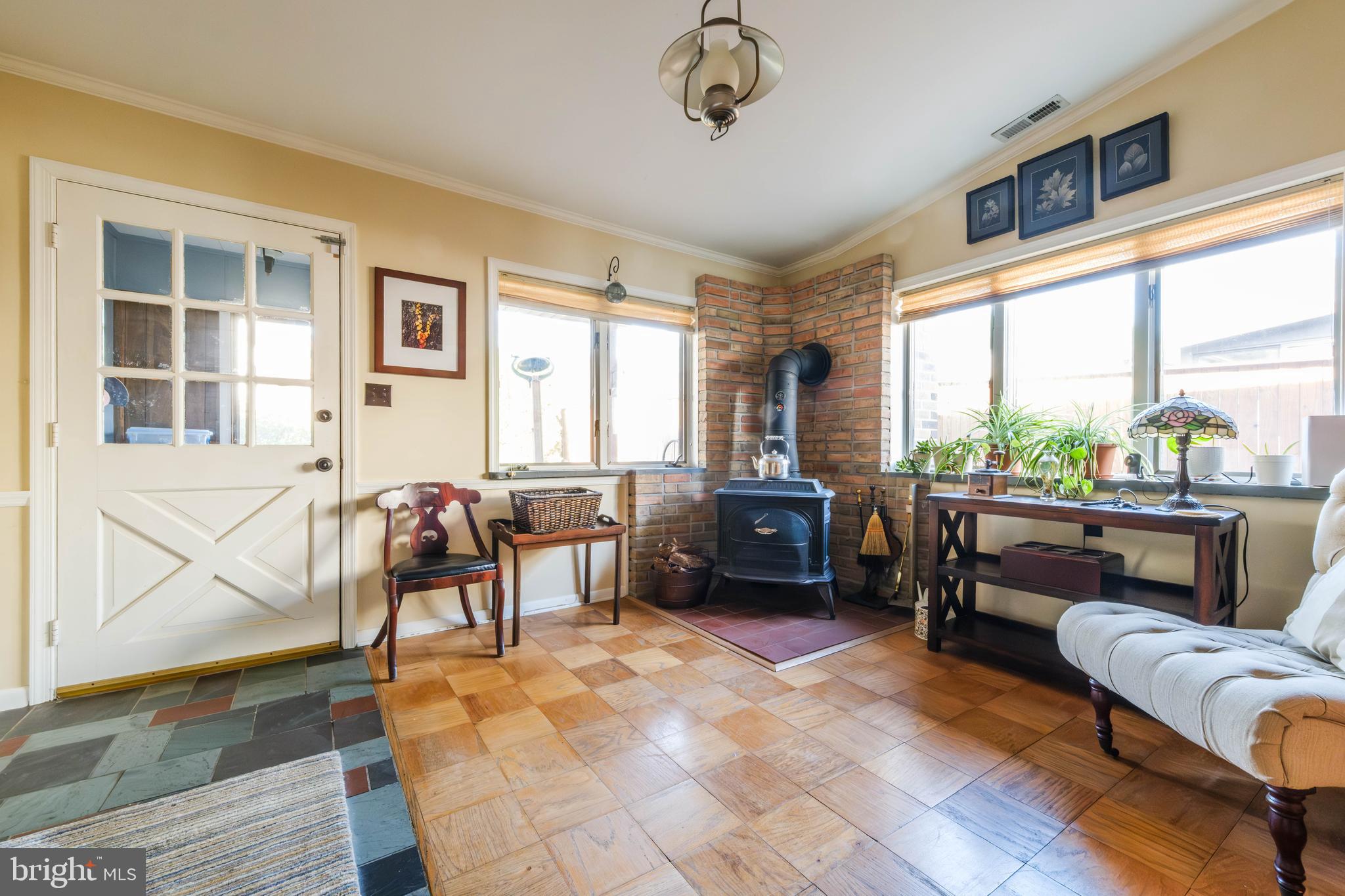 6029 Loreley Beach Road White Marsh, MD 21162 - Photo 7 of 44 Entry-area living room