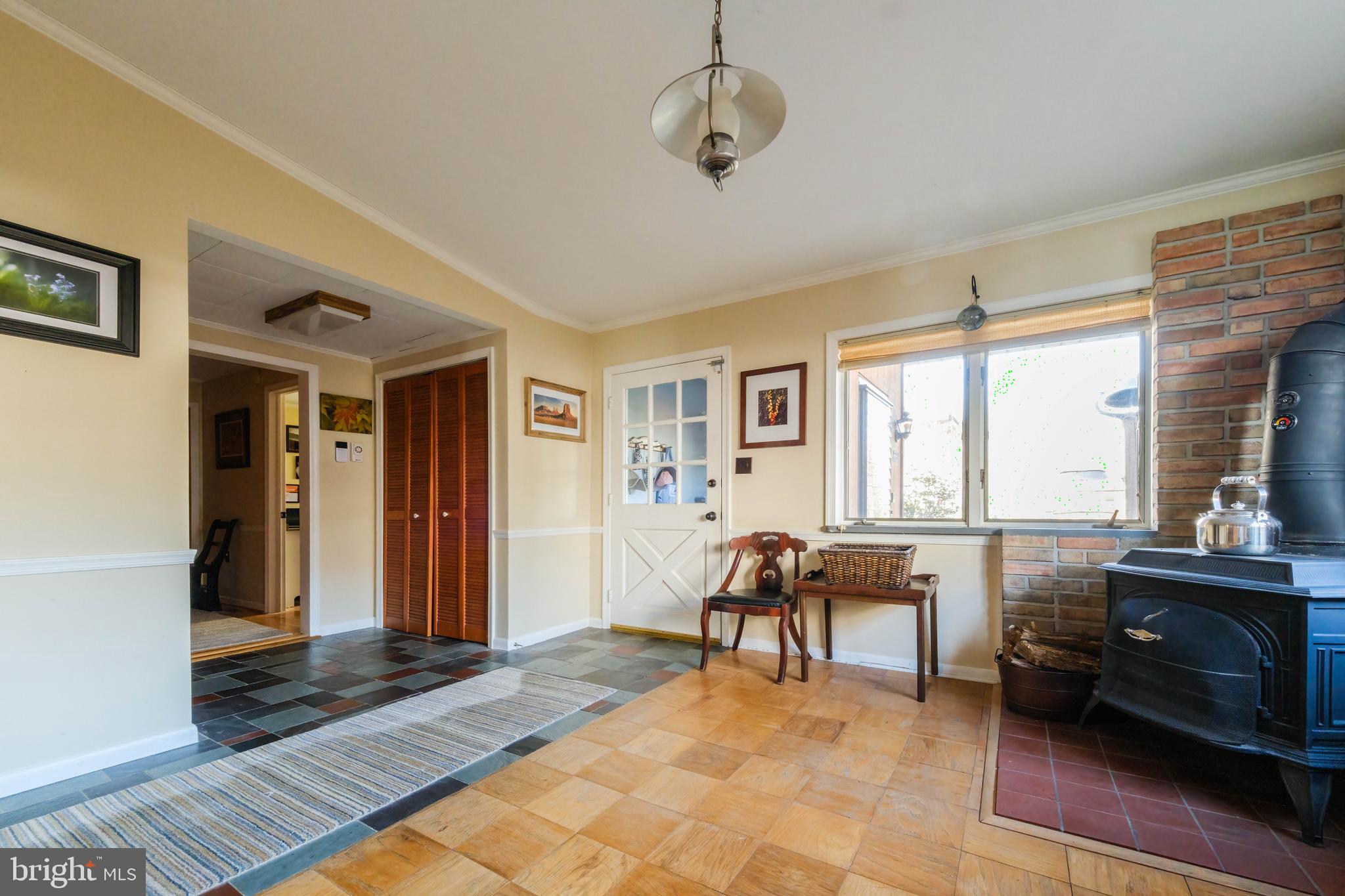 6029 Loreley Beach Road White Marsh, MD 21162 - Photo 8 of 44 Entry-area living room