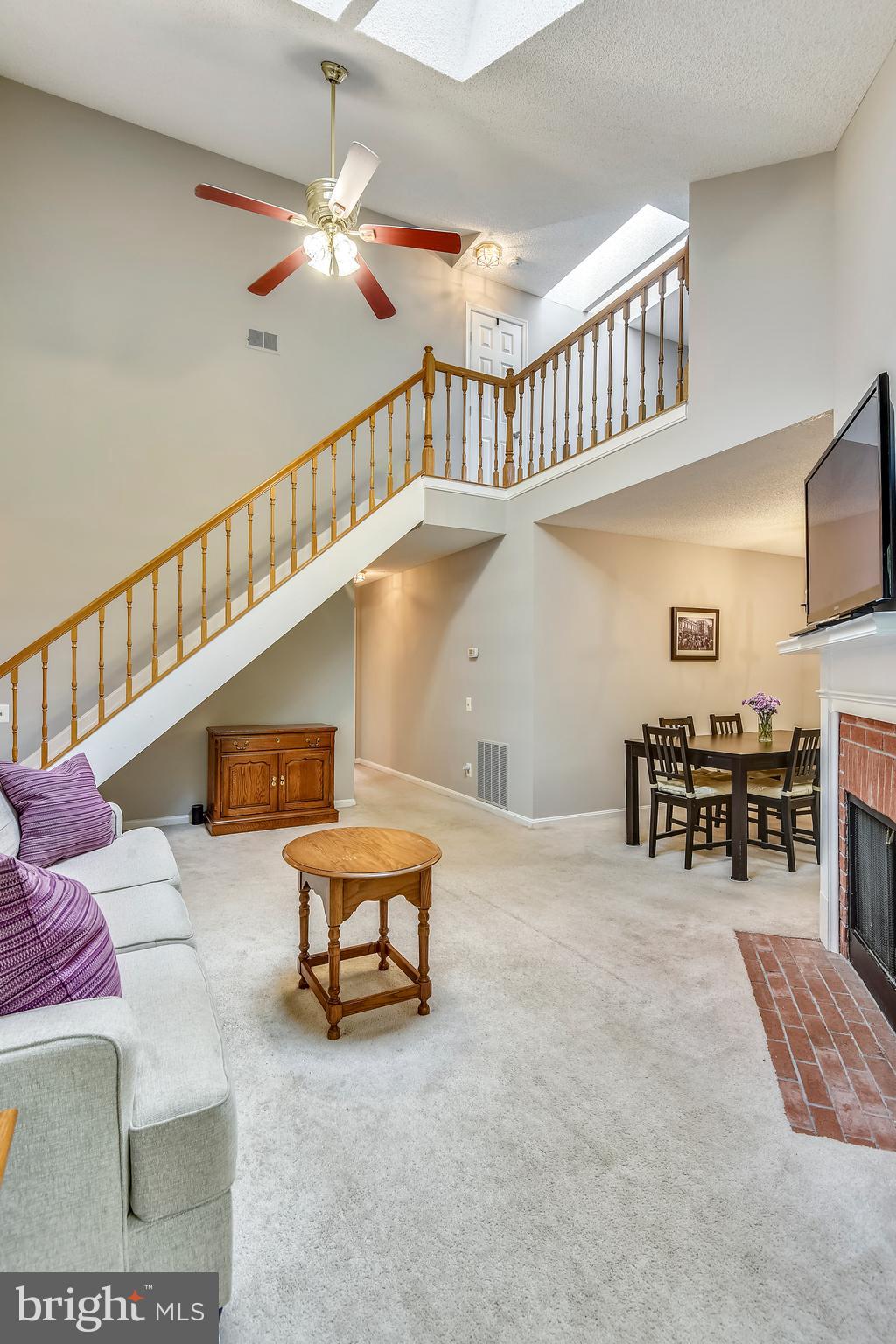 12016 Golf Ridge Court, Unit 301 Fairfax, VA 22033 - Photo 18 of 44 Dramtice Vaulted Ceilings