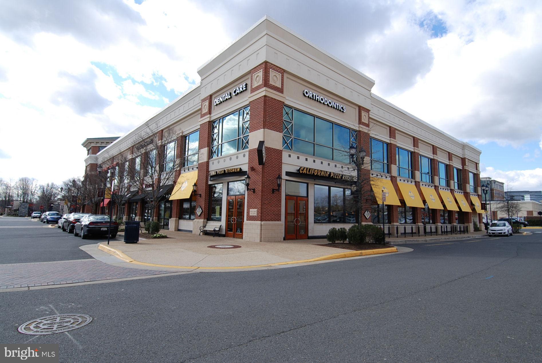 12016 Golf Ridge Court, Unit 301 Fairfax, VA 22033 - Photo 43 of 44 Close to Starbucks