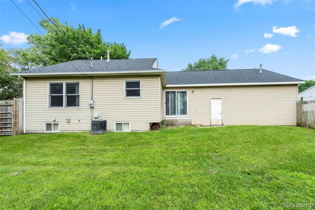 2976 Melvin Avenue Rochester Hills, MI 48307 - Photo 27 of 32