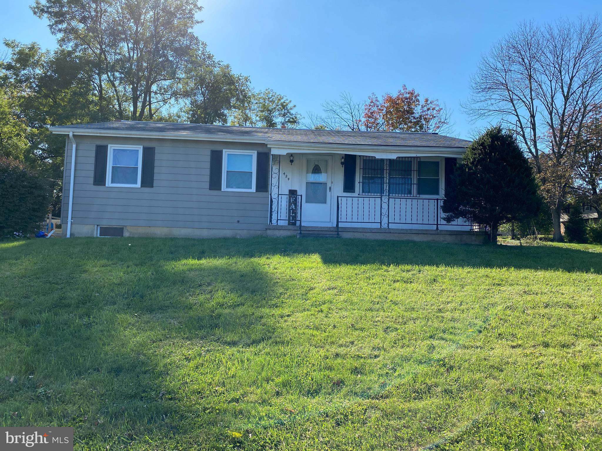 424 Pershing Boulevard Reading, PA 19607 - Photo 1 of 34