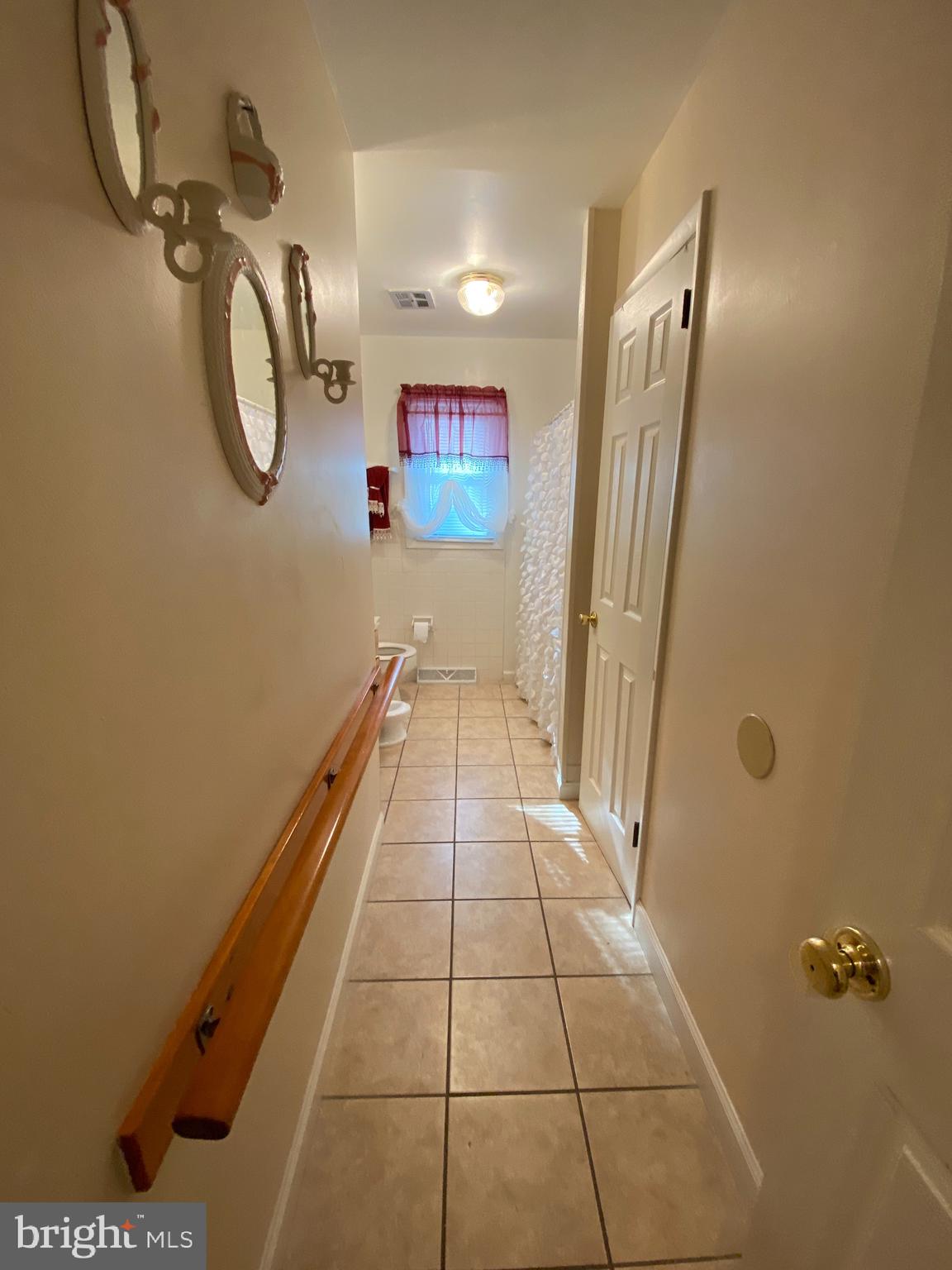424 Pershing Boulevard Reading, PA 19607 - Photo 6 of 34