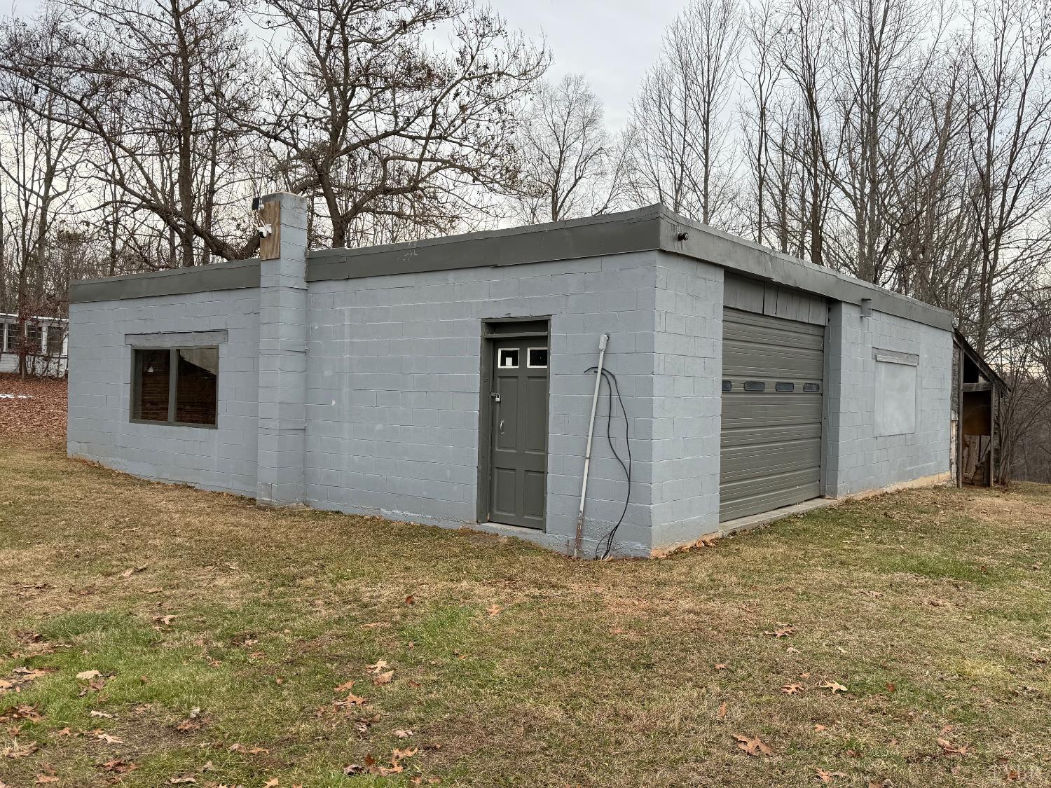 271 Candlemakers Lane Rustburg, VA 24588 - Photo 15 of 31 a view of a garage