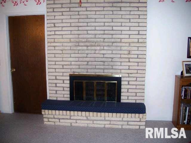 5220 Coachman Road Bettendorf, IA 52722 - Photo 8 of 9