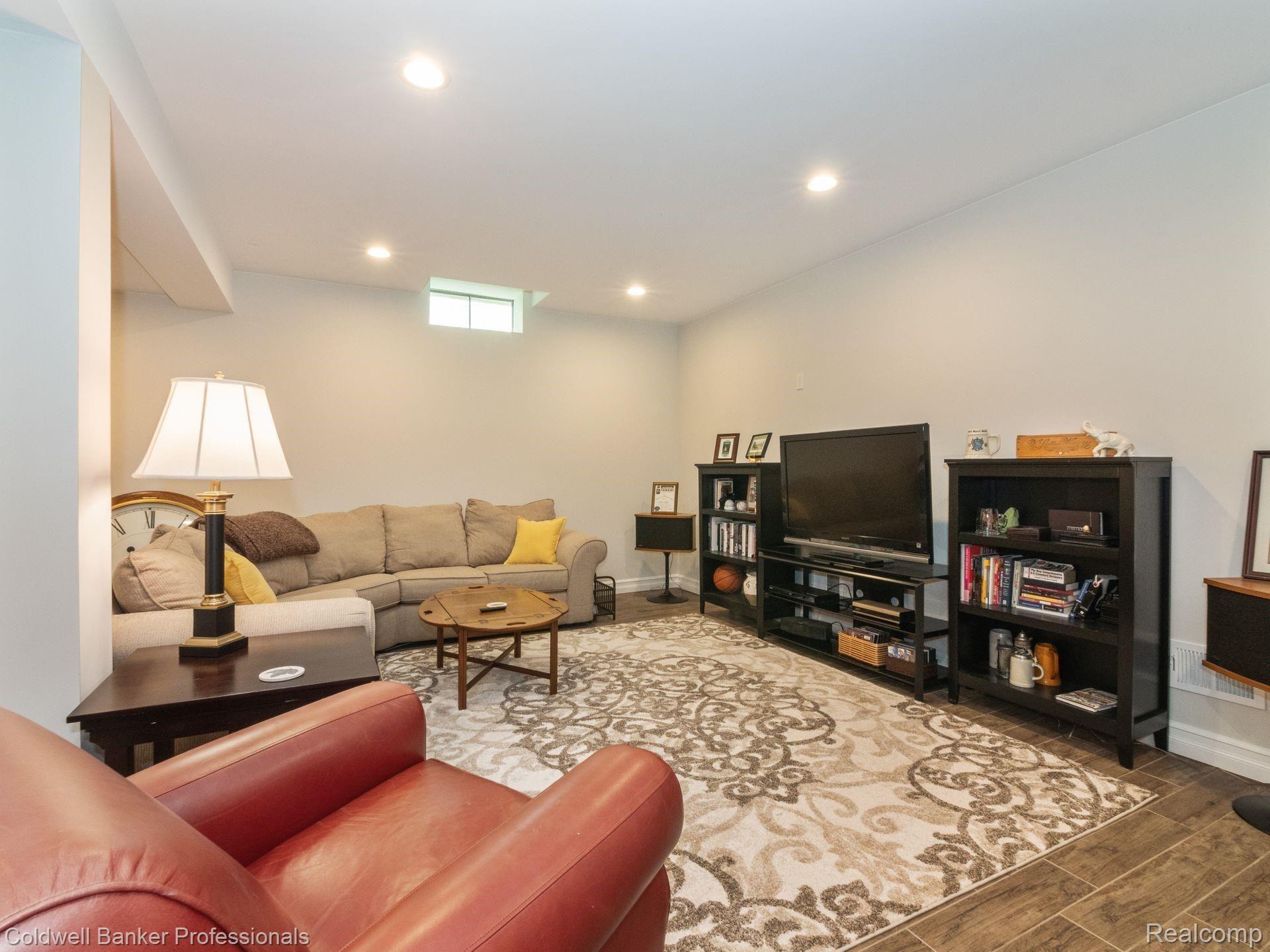 3817 Winding Brk Circle Rochester, MI 48309 - Photo 28 of 46 28.jpg