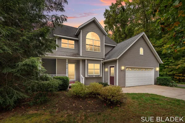 $595,000 | 6814 Dale Court, Fennville, MI 49408